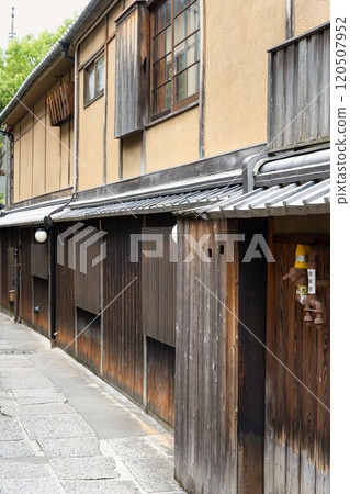 京都市祗園的城市景觀 120507952