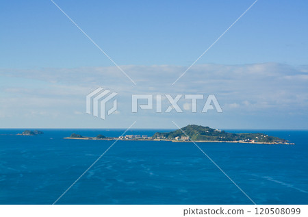 高島全景，該島毗鄰端島（軍艦島），有一座煤礦 120508099