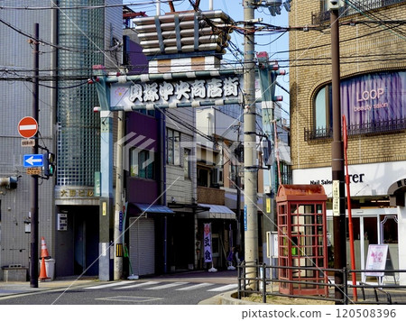 Nankai Railway Kaizuka Station West Exit Station Front View of the Arcade Arch of Kaizuka Central Shopping Street Kaizuka City, Osaka Prefecture Nankai Railway Kaizuka Station West Exit Station Front View of the Arcade Arch of Kaizuka Central Shopping Street Kaizuka City, Osaka Prefecture 120508396
