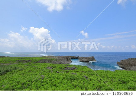 Beautiful turquoise seascape at Shiratorizaki, Irabu Island Beautiful turquoise seascape at Shiratorizaki, Irabu Island 120508686