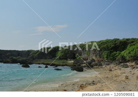 Coastline view of Nakanoshima Beach, a natural cove on Shimoji Island 120509081