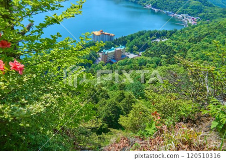 Looking down the cliff from Suzuriiwa located on the west side of Lake Haruna in Gunma Prefecture 120510316