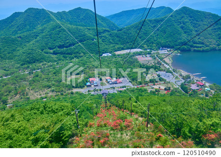 春天的群馬縣高崎市榛名山索道山麓的高原車站 120510490