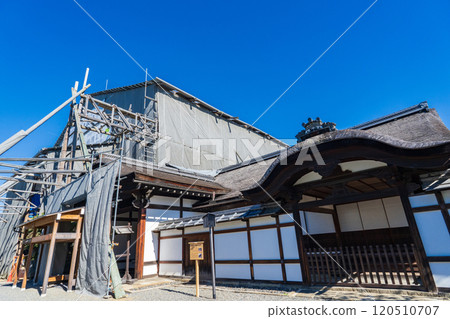 Higashiyama Ward, Kyoto City: The National Treasure Myoho-in Temple Kuri Building undergoing renovation work 120510707