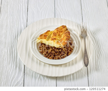 vegan shepherds pie of lentils with mashed potato 120511274