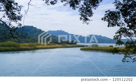 台灣日月潭 - 靜謐的秋水邊風景 / 台灣日月潭 台灣日月潭 - 靜謐的秋水邊風景 / 台灣日月潭 120512202