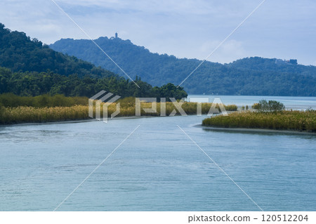 台灣日月潭 - 靜謐的秋水邊風景 / 台灣日月潭 台灣日月潭 - 靜謐的秋水邊風景 / 台灣日月潭 120512204