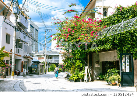 Blue sky and Tsuboya Yachimun Street Blue sky and Tsuboya Yachimun Street 120512454