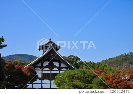 嵐山在秋天 120512471