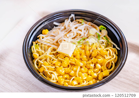 用微波爐製作的含有大量玉米的味噌黃油拉麵 用微波爐製作的含有大量玉米的味噌黃油拉麵 120512709