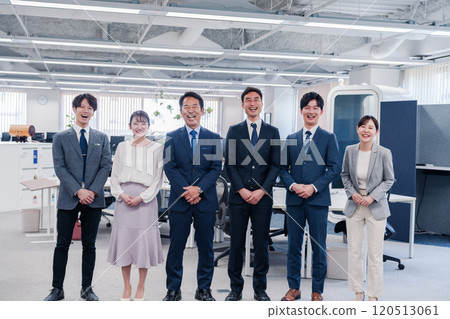 商務人士合照（辦公室） 120513061
