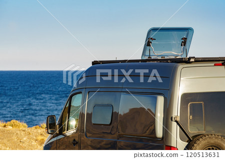 Sunroof, raisable window on roof top of campervan 120513631