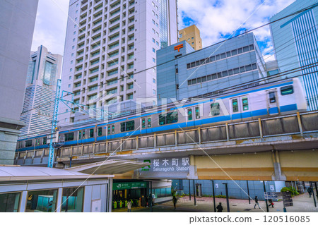 日本橫濱市景 櫻木町站、新南口(市府出口)、橫濱地標塔、電車等景觀=23日 日本橫濱市景 櫻木町站、新南口(市府出口)、橫濱地標塔、電車等景觀=23日 120516085