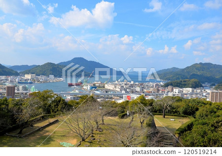 從宇和島城天守閣眺望 從宇和島城天守閣眺望 120519214