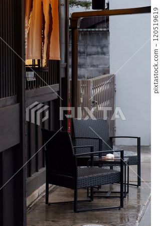 京都祗園高瀨河畔的老式時尚商店 120519619