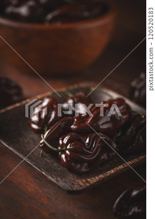 Chocolate habanero peppers 120520183