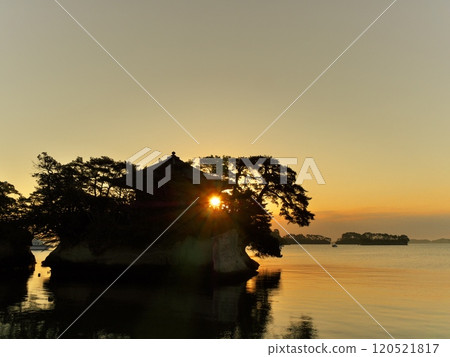 日本三大美景之一的松島(日出風景)【宮城縣松島町】 日本三大美景之一的松島(日出風景)【宮城縣松島町】 120521817
