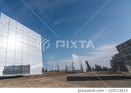 熔鹽塔式太陽能發電廠 熔鹽塔式太陽能發電廠 120523615