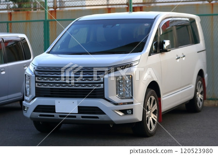 Minivan image 120523980