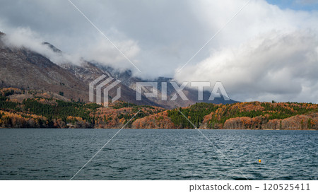 Autumnal foliage and rough waves of Lake Aoki 120525411