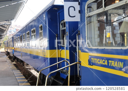 [Peru] Titicaca train at Puno Station 120528581