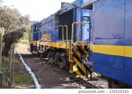 [Peru] Titicaca train at Puno Station 120528585