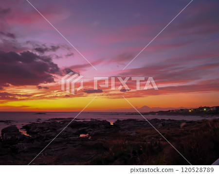 Sunset over the sea of Ito, Boso Peninsula and Mount Fuji Sunset over the sea of Ito, Boso Peninsula and Mount Fuji 120528789