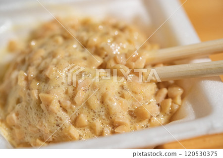混合引割納豆的圖像(照片素材) 混合引割納豆的圖像(照片素材) 120530375