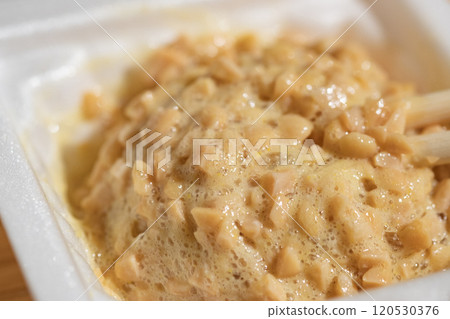 Image of mixing crushed natto (stock photo) 120530376