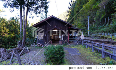 Iida Line_Owada Station building 120530568