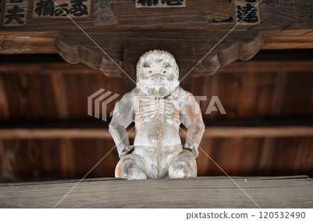 Sumo wrestler statues supporting temple pillars Sumo wrestler statues supporting temple pillars 120532490