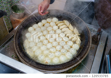 新鮮出爐的上海生煎包 120533785