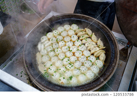 新鮮出爐的上海生煎包 120533786