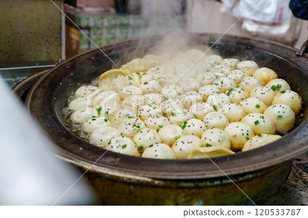 新鮮出爐的上海生煎包 120533787