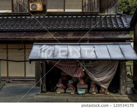 古老的建築和守護神 120534170