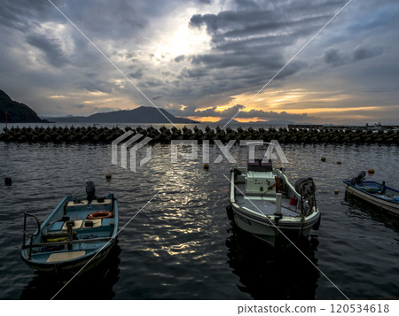 黃昏的米科漁港 120534618