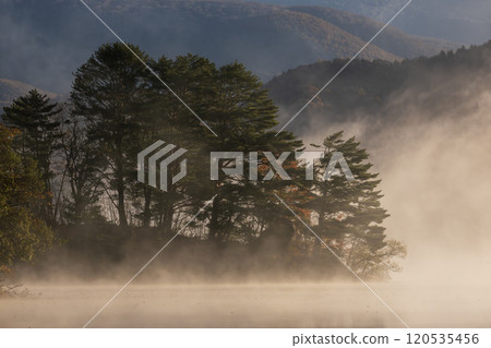 Lake Onogawa with sparkling morning mist Lake Onogawa with sparkling morning mist 120535456