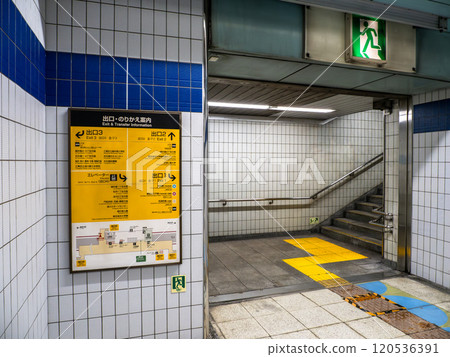 Exit and transfer information posted at JR Etchujima Station 120536391
