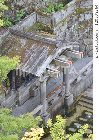 Otowa Waterfall in Kiyomizu Temple 120538264