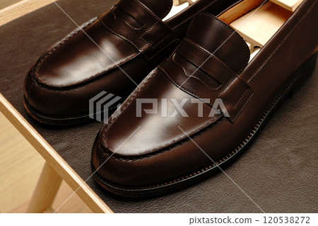 精美拋光棕色樂福鞋 120538272