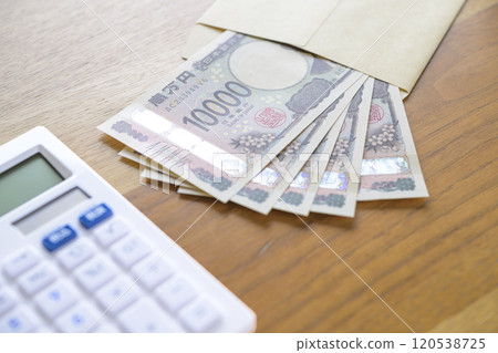 信封裡的鈔票和計算機（新鈔票） 120538725