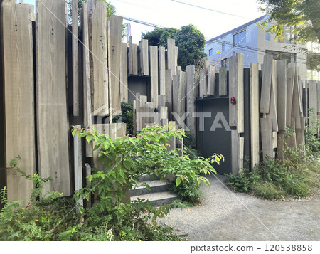 Comfortable space in the city center Nabeshima Shoto Park with a beautiful wooden public toilet Comfortable space in the city center Nabeshima Shoto Park with a beautiful wooden public toilet 120538858