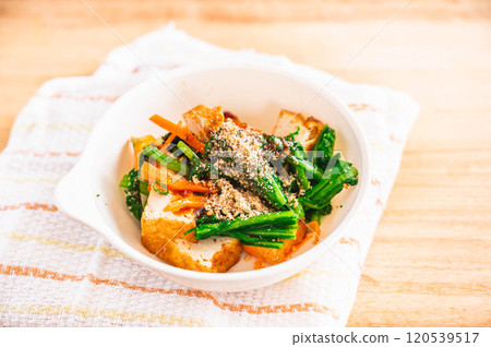 Silken tofu and chrysanthemum dressed in sesame sauce 120539517