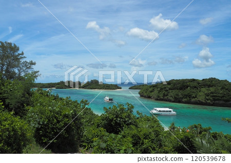 石垣島川平灣美麗的大海風光 石垣島川平灣美麗的大海風光 120539678