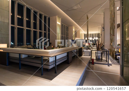 The night lounge at the Osaka Marriott Miyako Hotel, a luxury foreign-owned hotel in the Abeno Harukas skyscraper 120541657