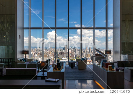 從大阪萬豪都酒店 19 樓休息室看到的景色,這是一家位於摩天大樓阿倍野 Harukas 內的外國豪華酒店。 從大阪萬豪都酒店 19 樓休息室看到的景色,這是一家位於摩天大樓阿倍野 Harukas 內的外國豪華酒店。 120541670