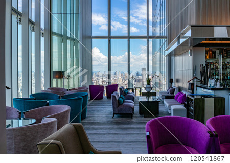 位於摩天大樓阿倍野 Harukas 內的外國豪華酒店大阪萬豪都酒店的酒吧景觀 120541867