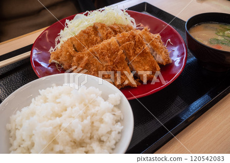 Very delicious Japanese tonkatsu set meal 120542083