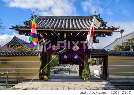New Year's Kadomatsu at Toji Temple New Year's Kadomatsu at Toji Temple 120542107