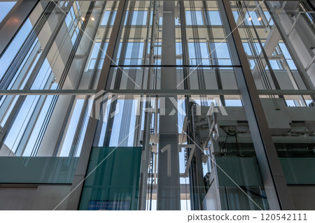 The elevator hall of a luxury foreign hotel in the skyscraper Abeno Harukas 120542111